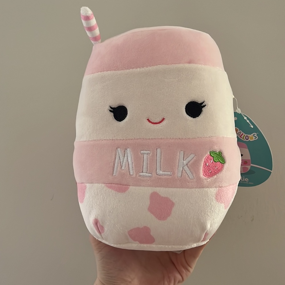 Ameilie Strawberry Milk Squishmallow 7.5”